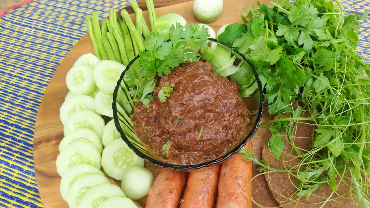 น้ำพริกถั่วเน่า สูตรล้านนา หอมอร่อยกับผักเคียงสดๆ ภัตตาคารบ้านนา phatta supasit