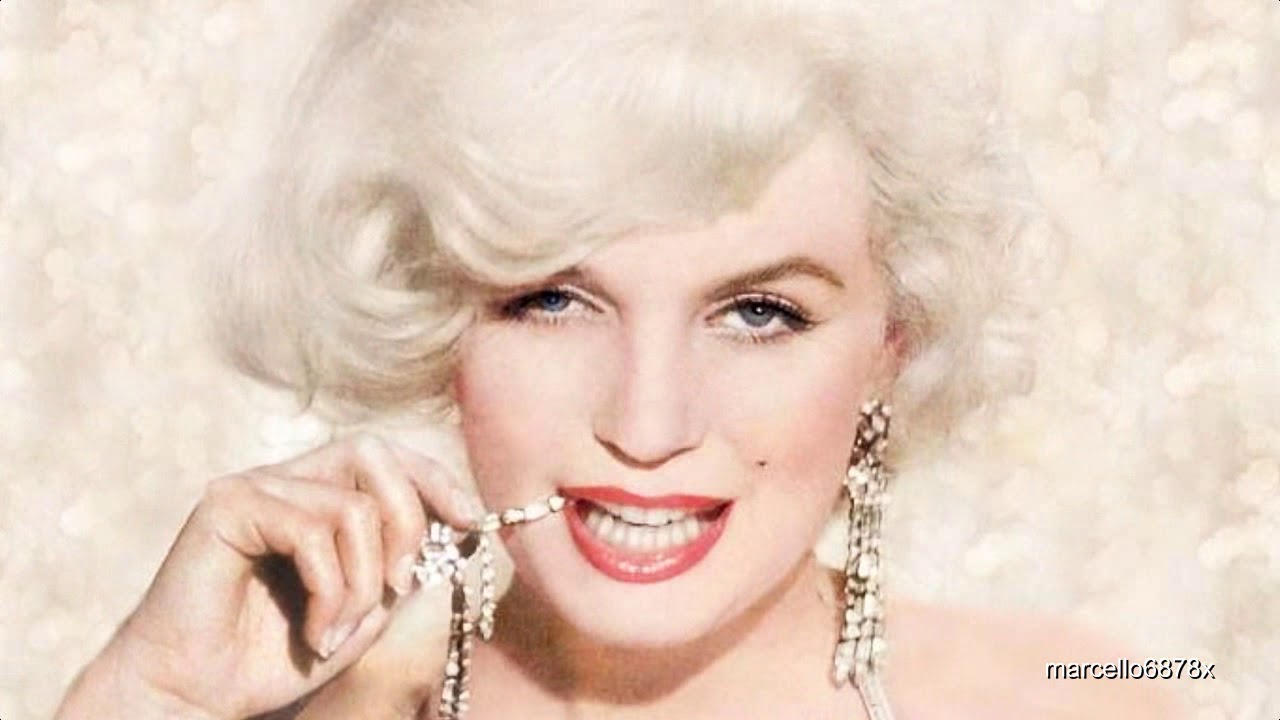Iconic MARILYN MONROE - A BEAUTY IN ART ( Hollywood Edition)