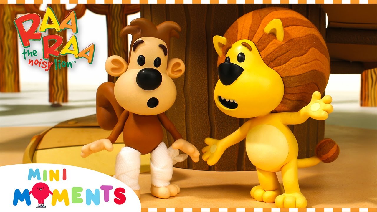 Doctor Raa Raa Fixes his Friends! 🩺 | Raa Raa the Noisy Lion | Mini Moments