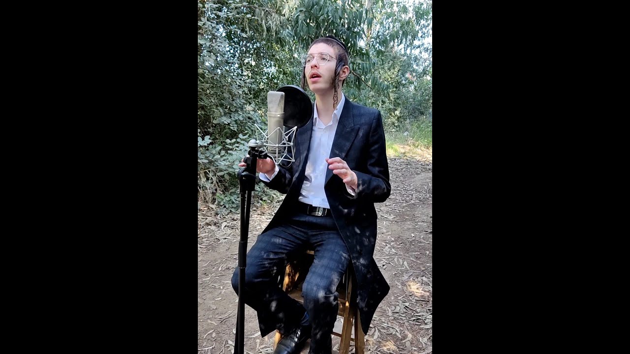 יונתן בלוי מגיש מחרוזת אילן לט