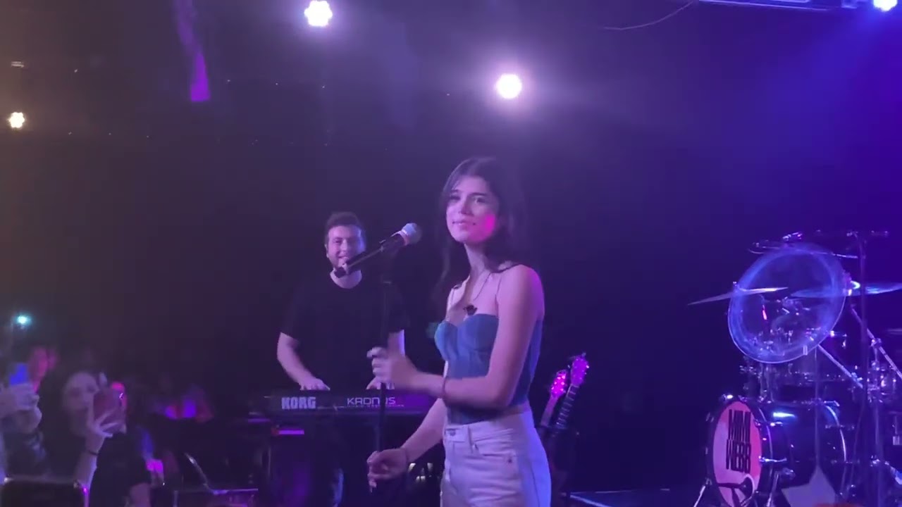 Dylan Conrique - birthday cake (Live @ Fairmount Theatre, Montréal | October 8, 2022)