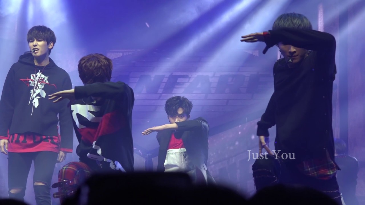 161005 데뷔쇼케이스 팡파레 (재윤)