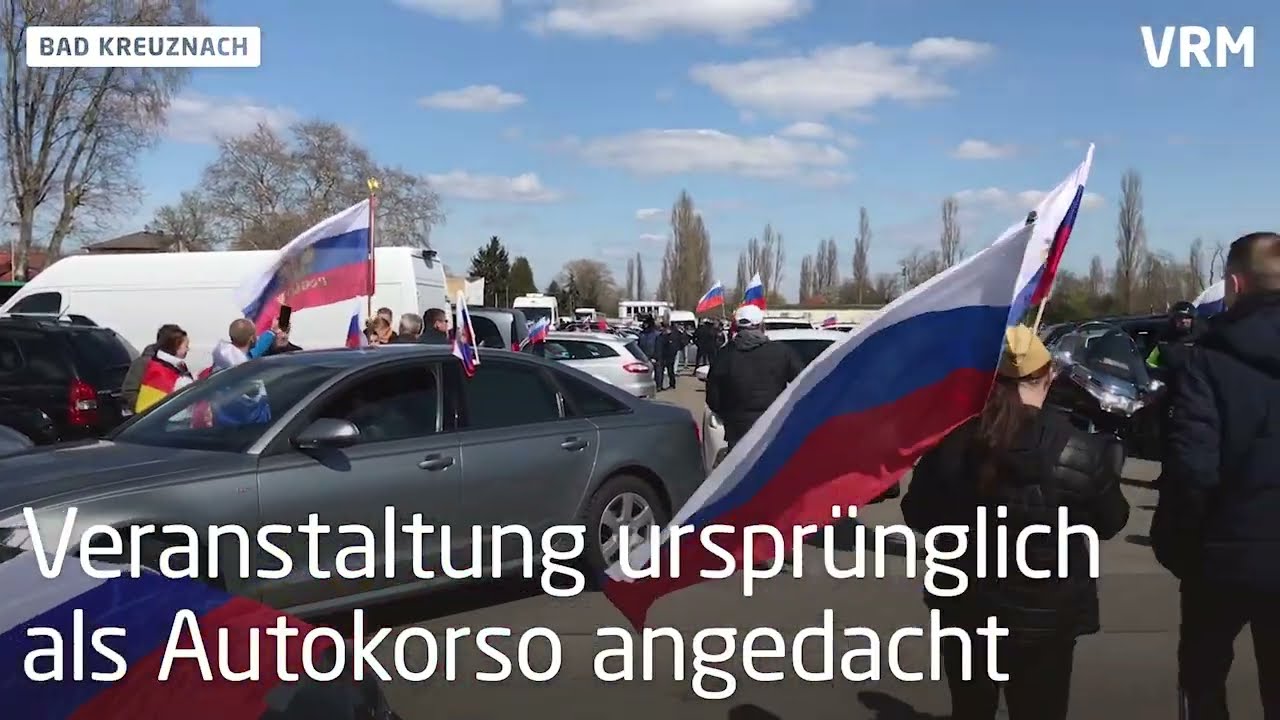 Menschen russischer Herkunft demonstrieren in Bad Kreuznach