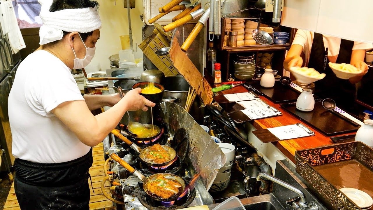 特大カツ丼！爆量とり天カレー！平日なのに売り切れ続出の本格手打ちうどんそば屋の１日丨INCREDIBLE NOODLES, Japanese Curry Udon Noodles