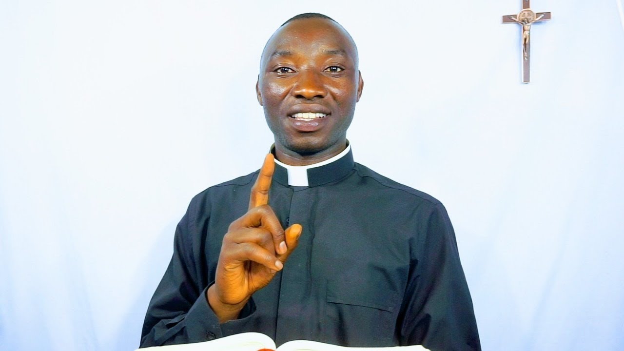 Muri Konsekrasiyo: gukoma amashyi cyangwa guceceka, icyemewe ni ikihe? Ikibujijwe ni ikihe?