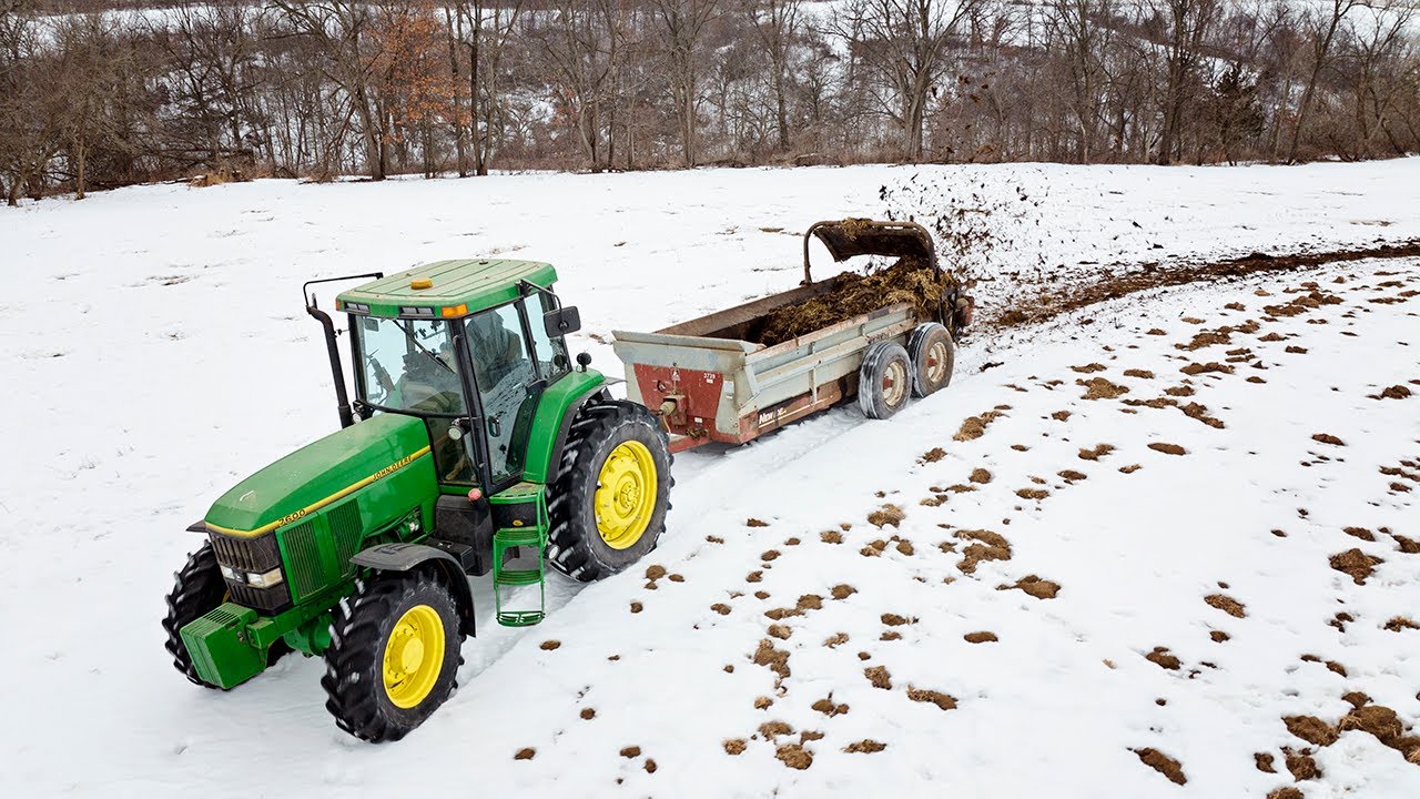 Pole Shed Cleaning - John Deere 7600 & JCB Teleskid 3TS-8T