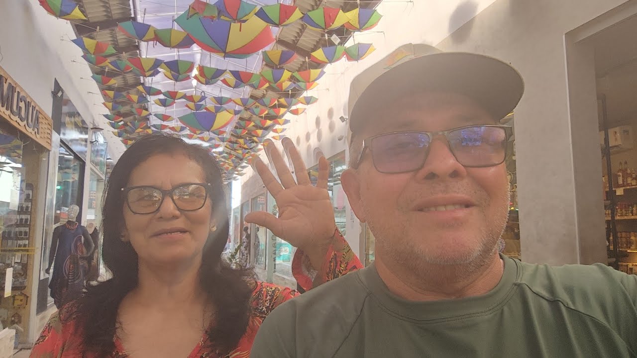Porto de Galinhas: Sol, sal, mar  e muitas cores na rua das Sombrinhas. 
