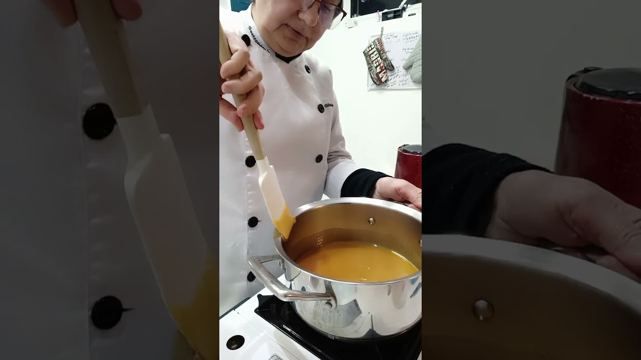 Calda de caramelo para pudim perfeita, vai poder guardar por meses na geladeira!