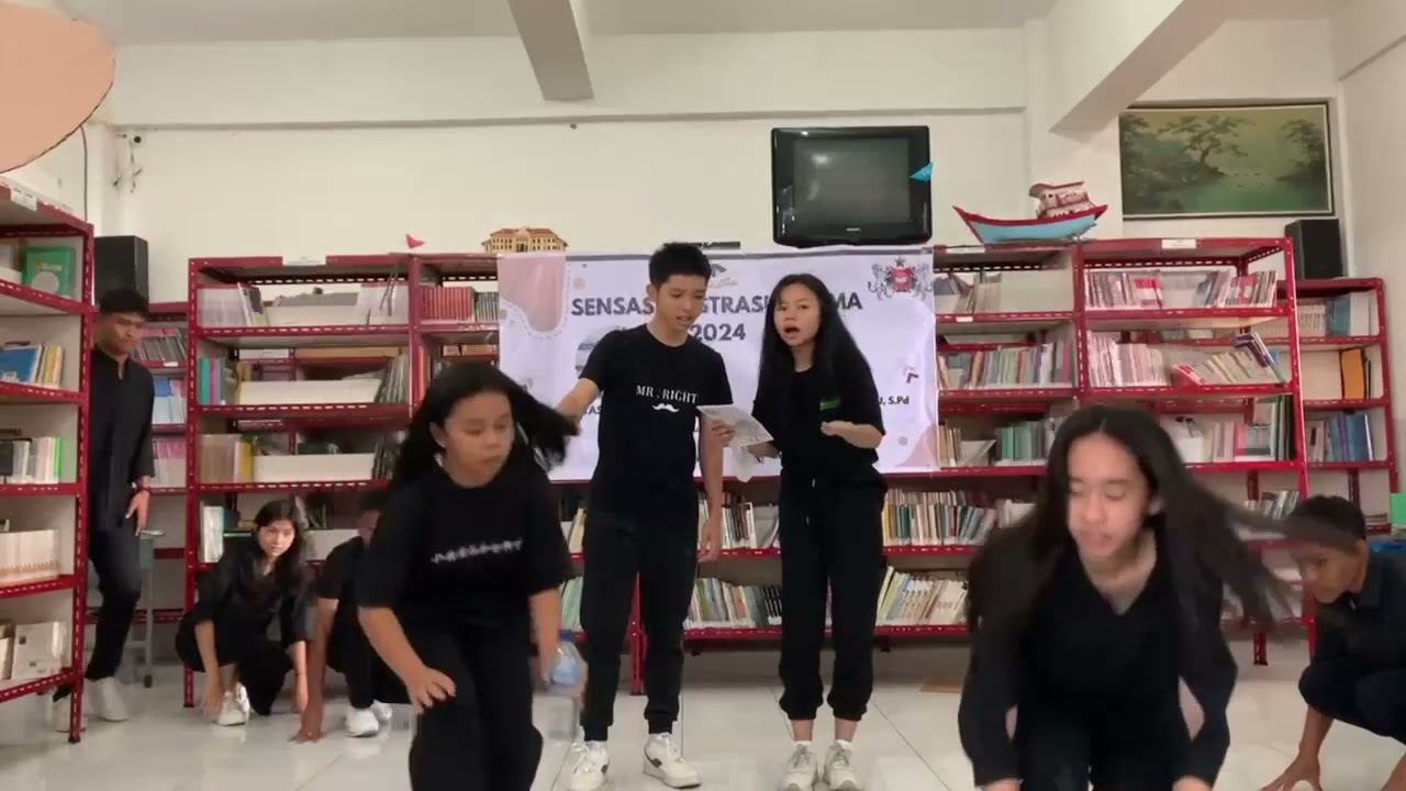 VISUALISASI PUISI HUJAN BULAN JUNI