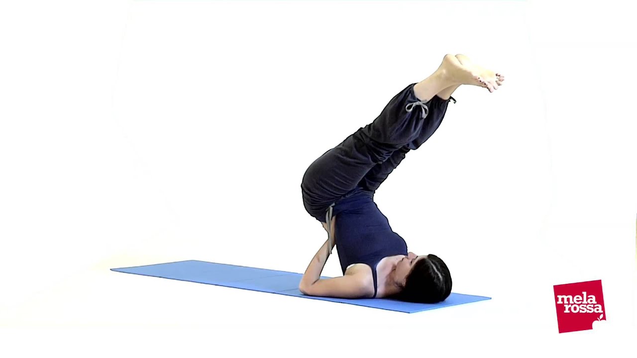 Lo yoga: viparita karani (semicapovolta)