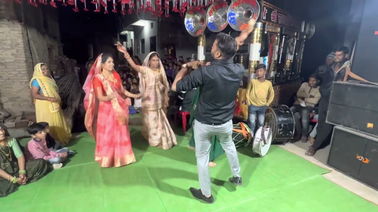 Couple dance in Ganga poojan
