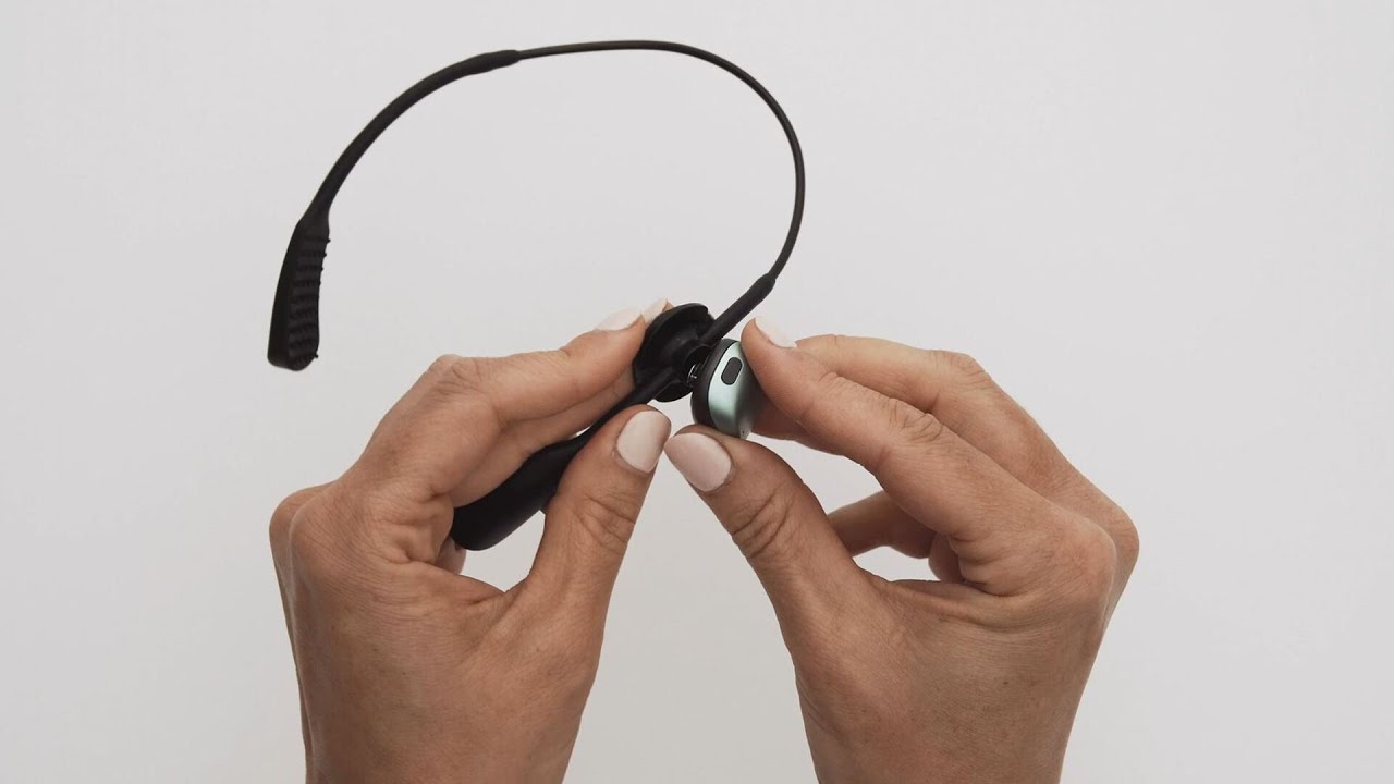 Attach your Cochlear™ Baha® 6 Max Sound Processor to a Baha SoundArc™