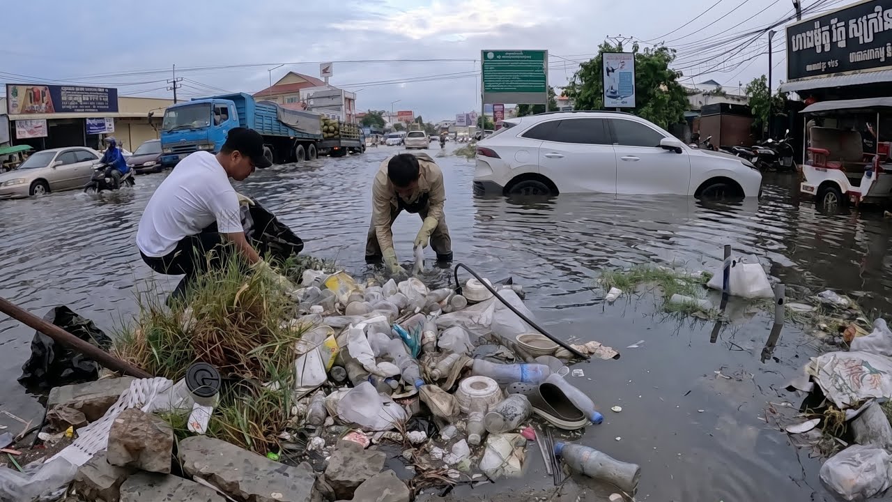 Massive Drain Unclogging! Removing Plastic Trash During Street Flood 🌧️