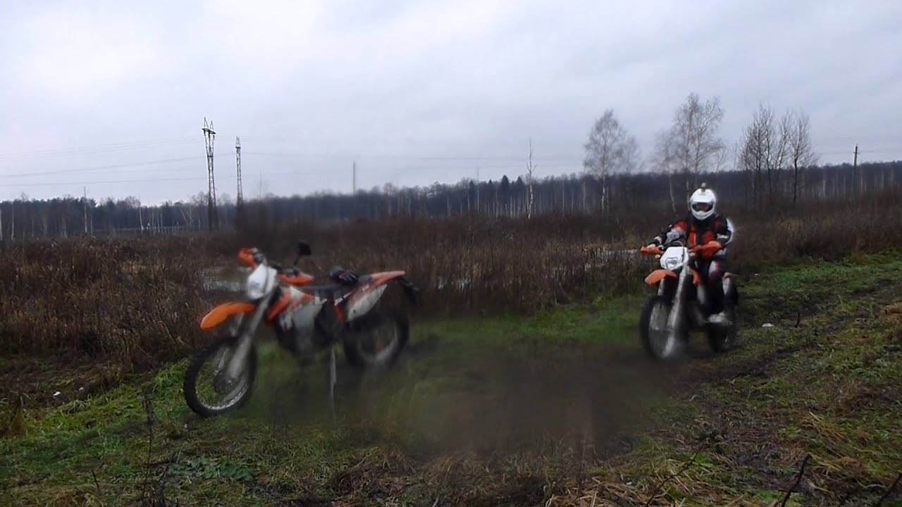 Андрей на KTM преодолевает брод