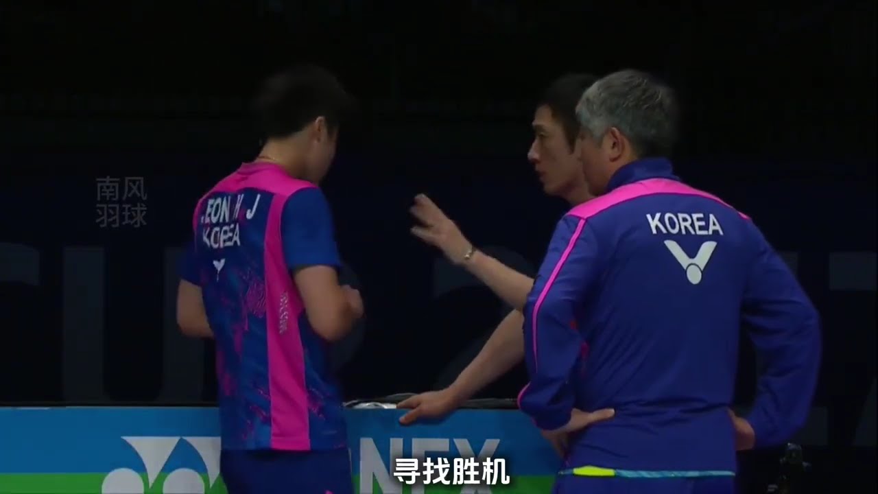 谌龙这铜墙铁壁的防守，全奕陈人都给防麻了，龙哥实在太稳了！#羽毛球单打 #羽毛球比赛 #谌龙 #全奕陈 #羽毛球精彩片段