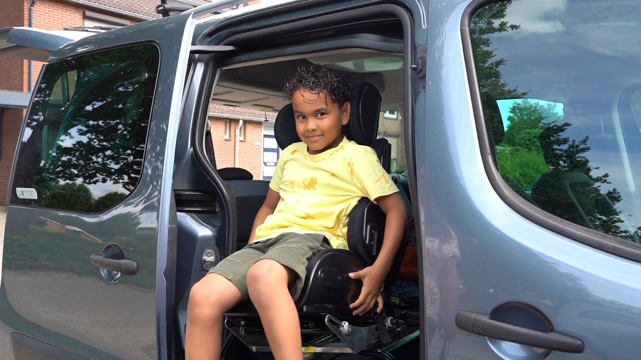 Crowdfundactie opgezet voor Jelani om een rolstoelbus te kunnen kopen