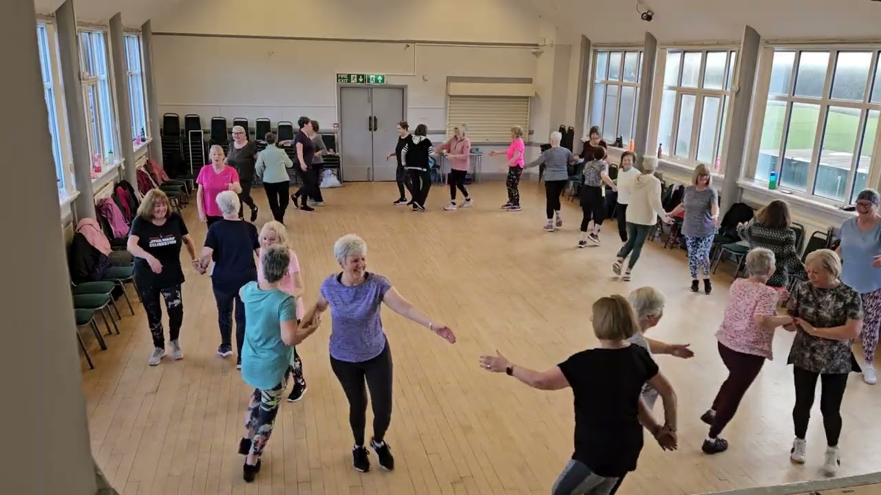 Irish Circle Dance to Irish Meadow Dance by O'Callaghan's Orchestra