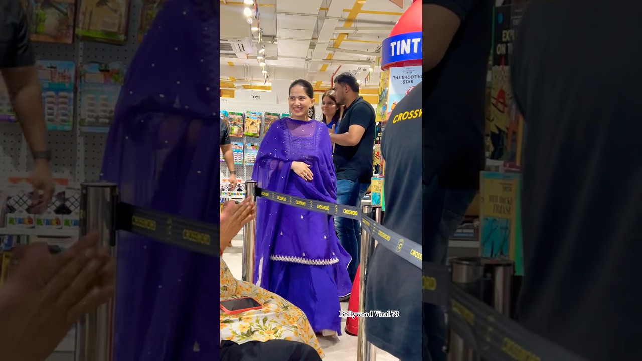 Grand Entry for #jayakishori At her New Book Launch Event 😊 #trendingshorts #ytshorts #shorts