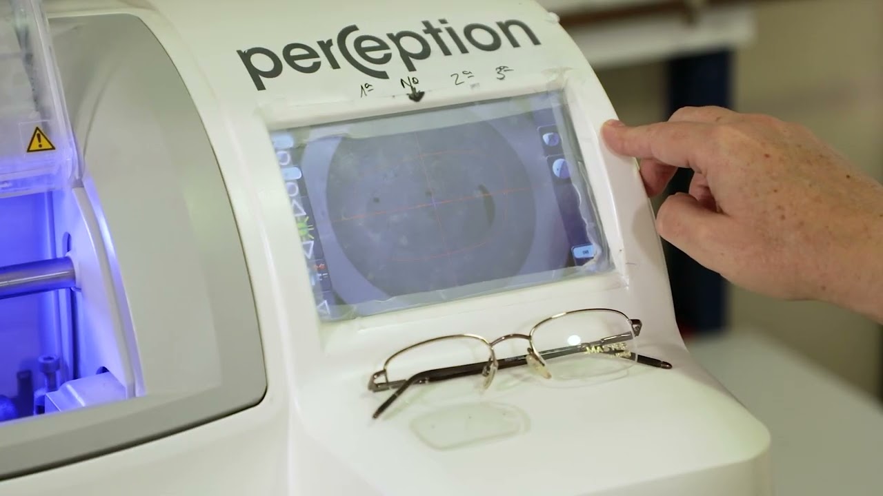 Montaje de monofocal en biseladora automática Perception