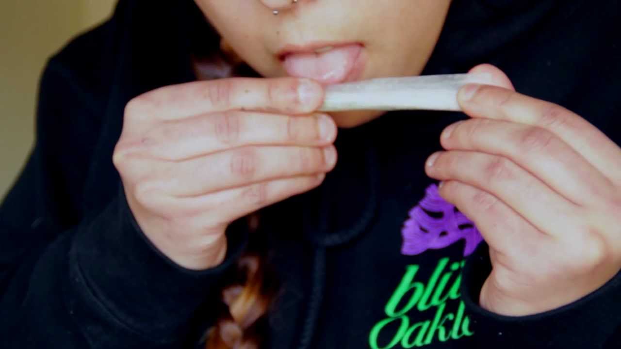 LETISHA BOO - HOW TO ROLL A RAW KING JOINT