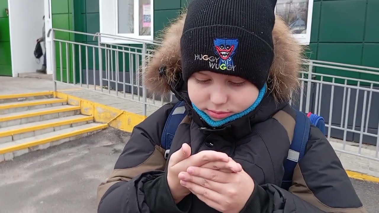 Купила себе шапку,а Ульяши тапочки.