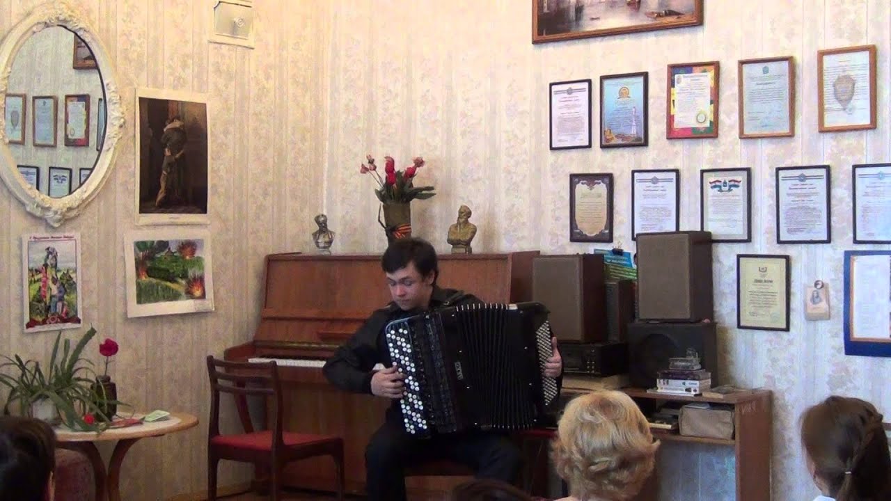 В. Новиков «Черноглазая казачка». Исп. Артём Третьяков (концерт в Доме книги)