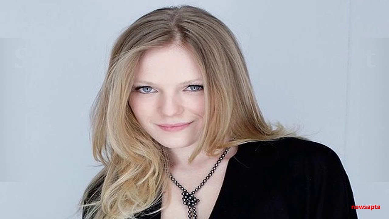 BIOGRAPHY OF EMMA BELL