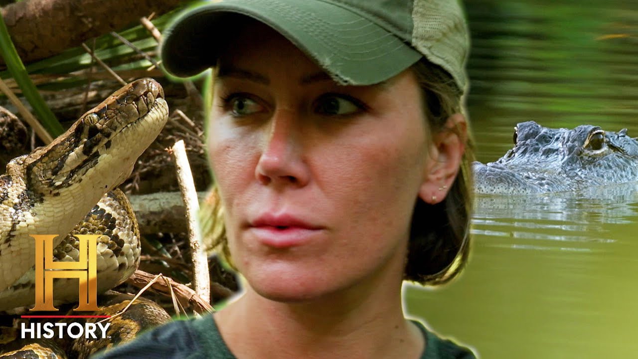 DANGEROUS Hunt for Tes in the Dark | Swamp People: Serpent Invasion (S4) | History