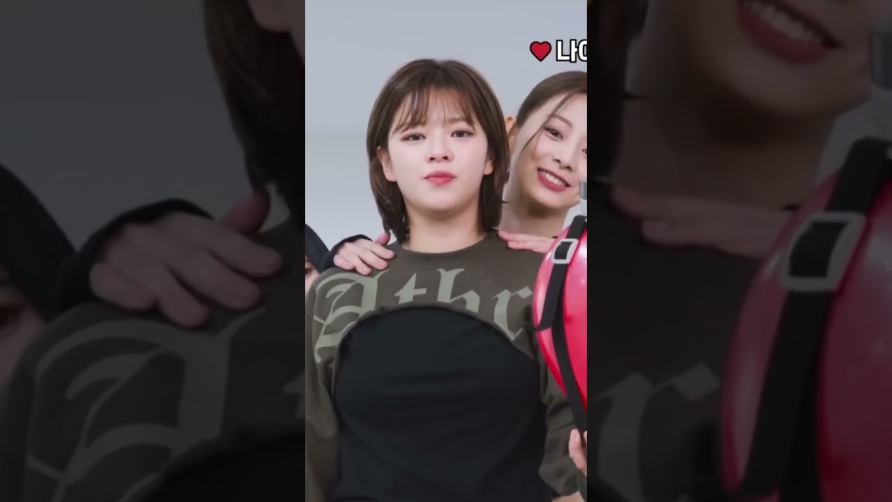 Jealous? #satzu #sana #tzuyu