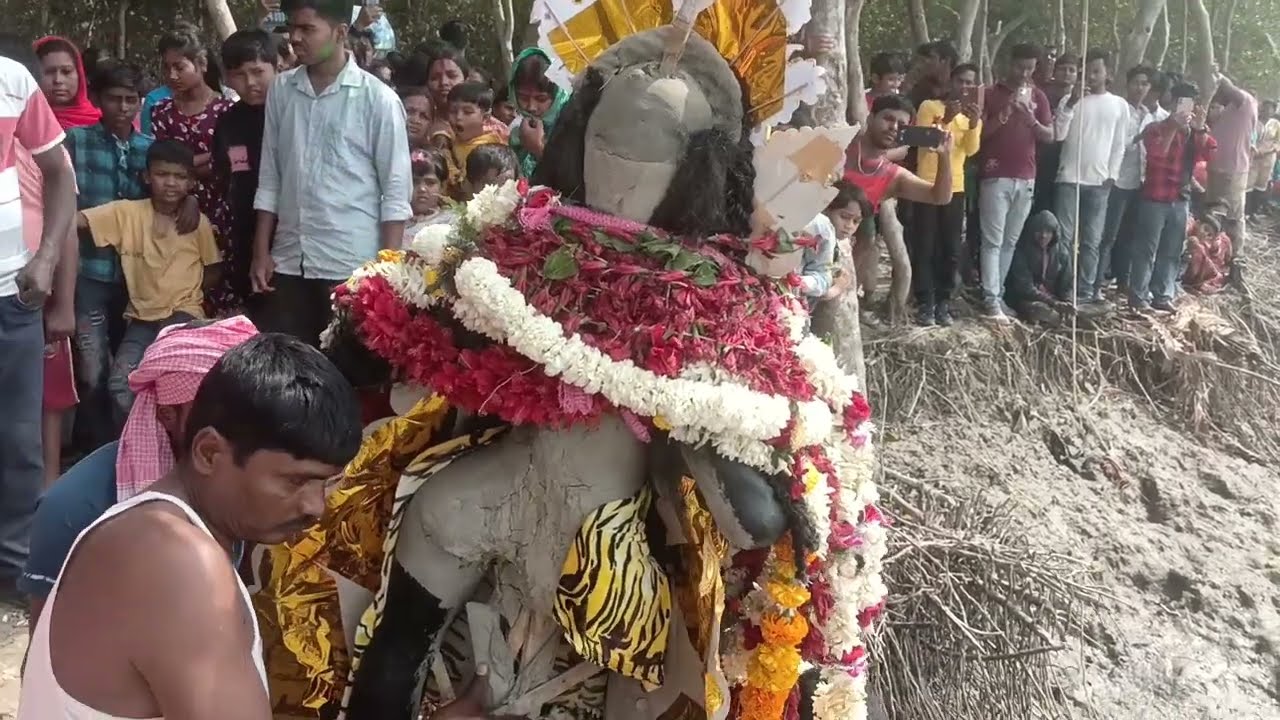 Maa Kali Visarjan 🙏 নদীর জলে মায়ের বিসর্জন@babumondal5820 #মাকালী#মাকালীবিসর্জন #asishskatinglife 