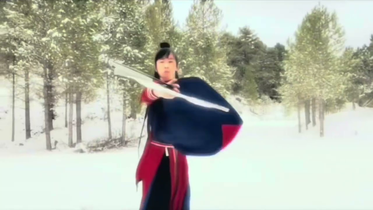 I train every day pursuing a dream: to become an actress and be part of Chinese martial arts films🎬💫