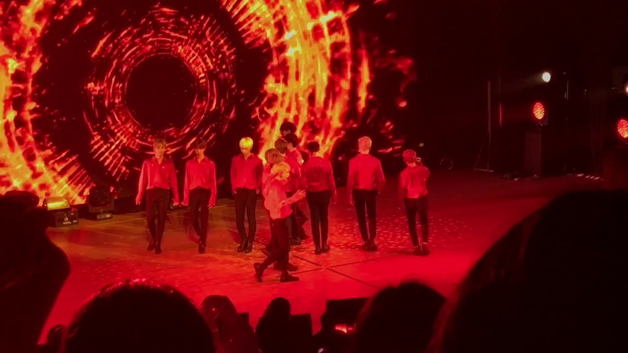SEVENTEEN - TORONTO Special Stage + Rock (LIVE)