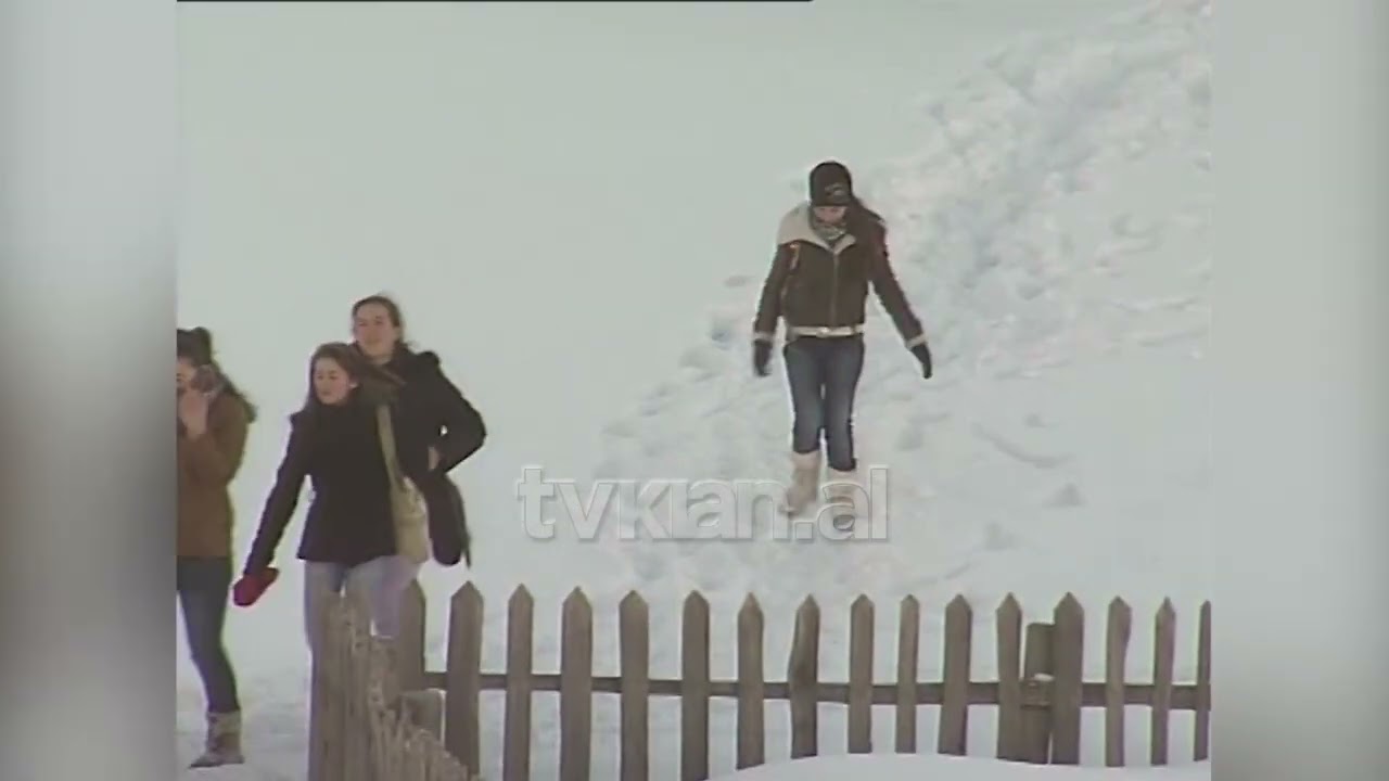 Dëbora bllokon komunat e thella, akset nacionale të kalueshme me zinxhirë-(21 Janar 2012)
