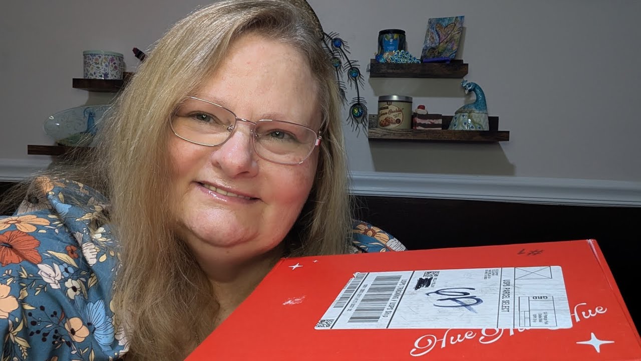 Colourpop Holiday Mystery Box 🎁 Kikiz Cosmeticz and my few October 25 empties