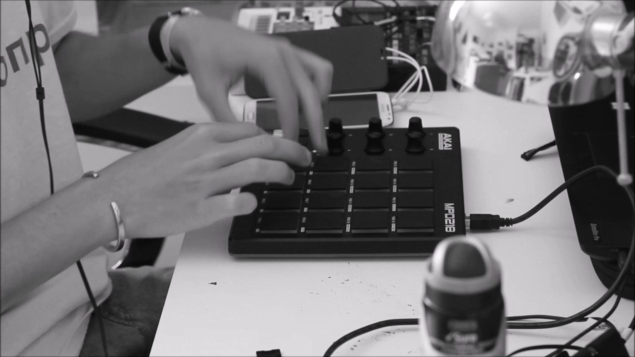 Rainy afternoons   MPD218 hip hop instrumental Live performance