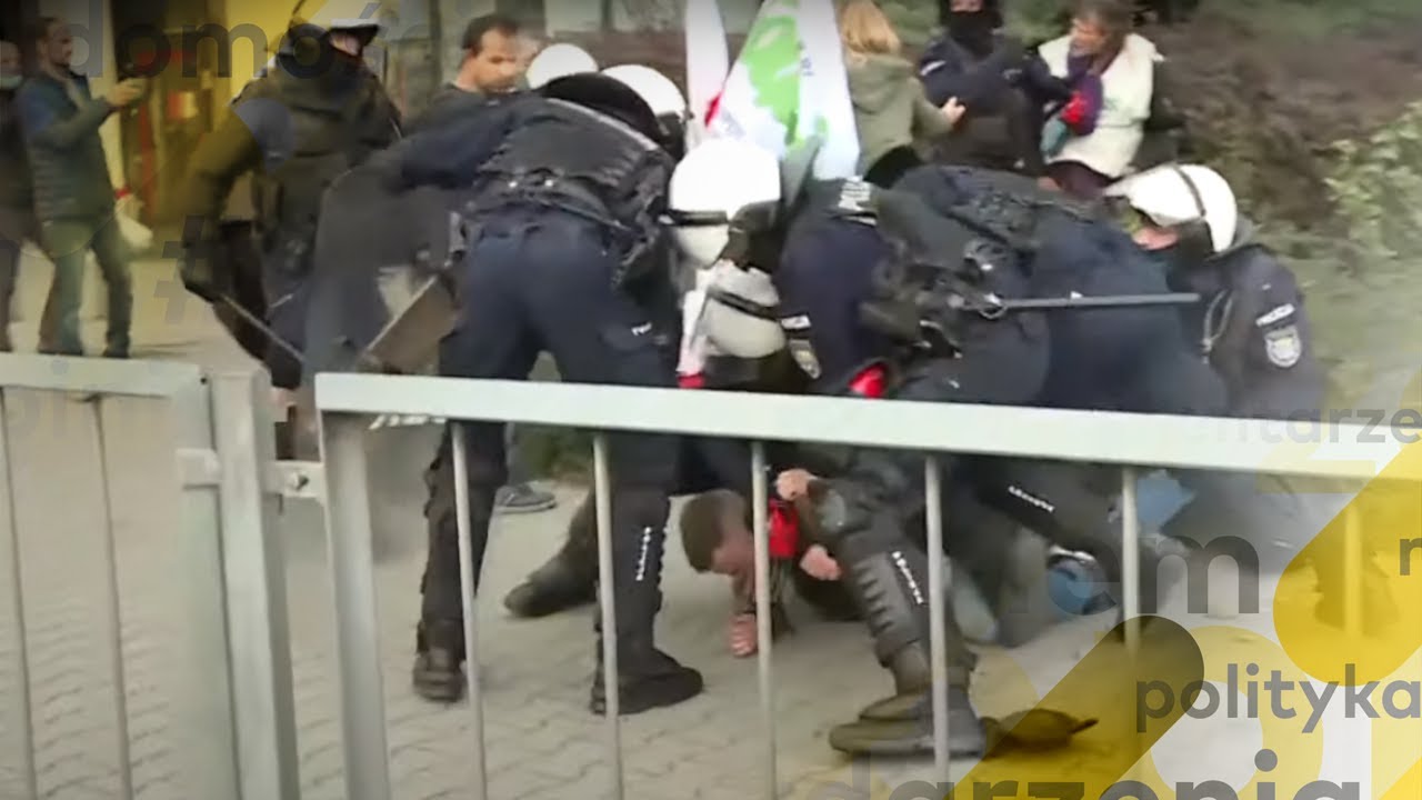 Koronawirus w Polsce. Protest przeciwników obostrzeń antycovidowych -
