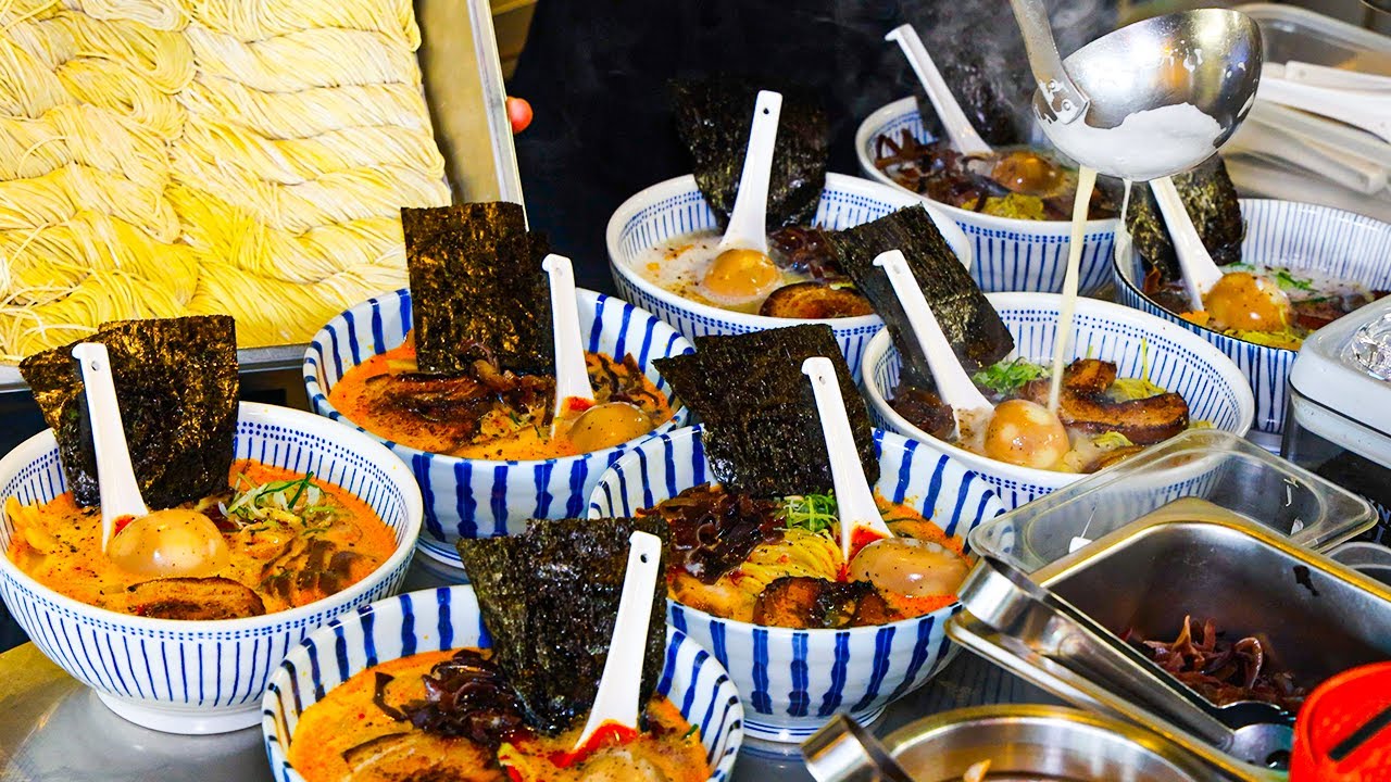 조미료 No! 천연 재료로만 12시간 끓여 보약 같은 닭 베이스 육수 라멘 / Chicken ramen cooked over 12 hours - Korean street food