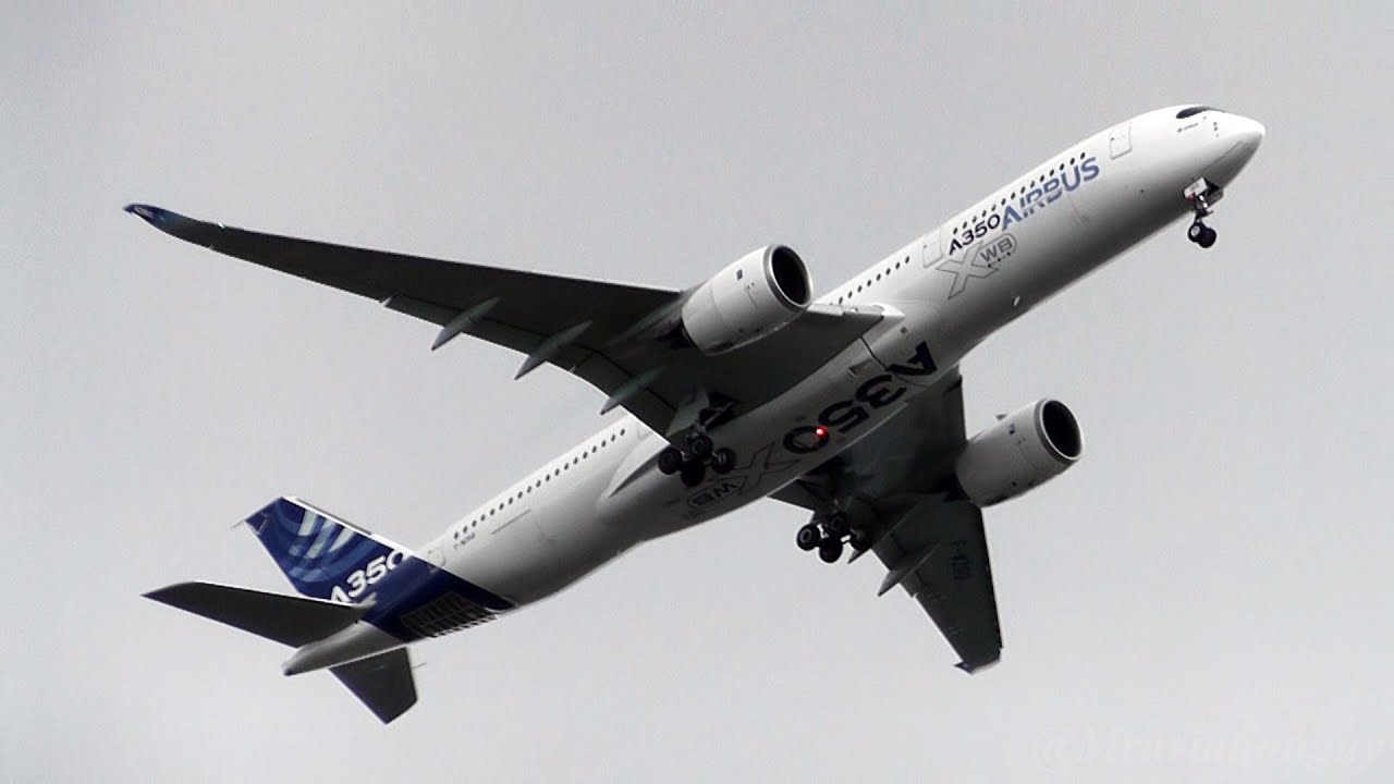 *Airbus A350-941 in Action! Landing and Takeoffs! 1ST UK VISIT! Great Display - Cotswold Airport*