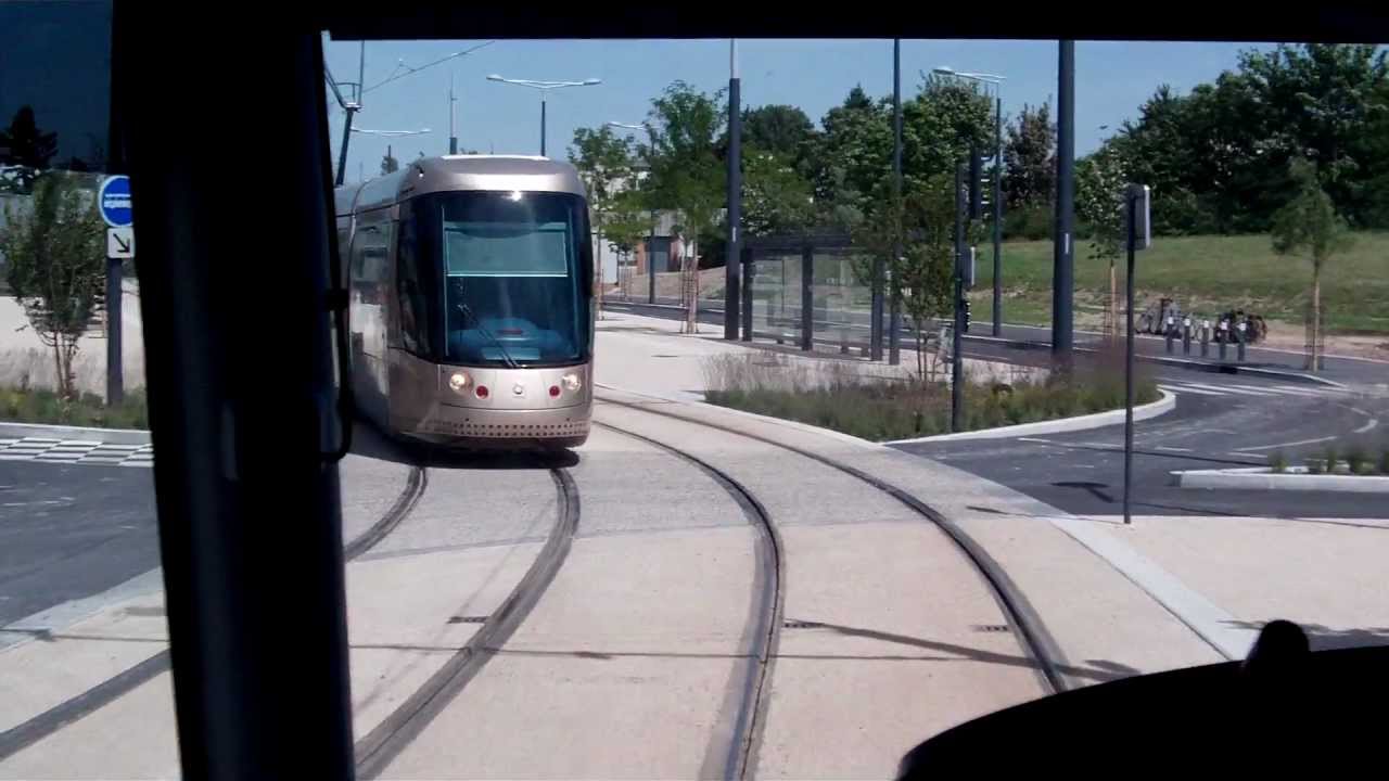 A bord du tramway d'Orléans sur la ligne B, de Brzeska à Clos du Hameau.