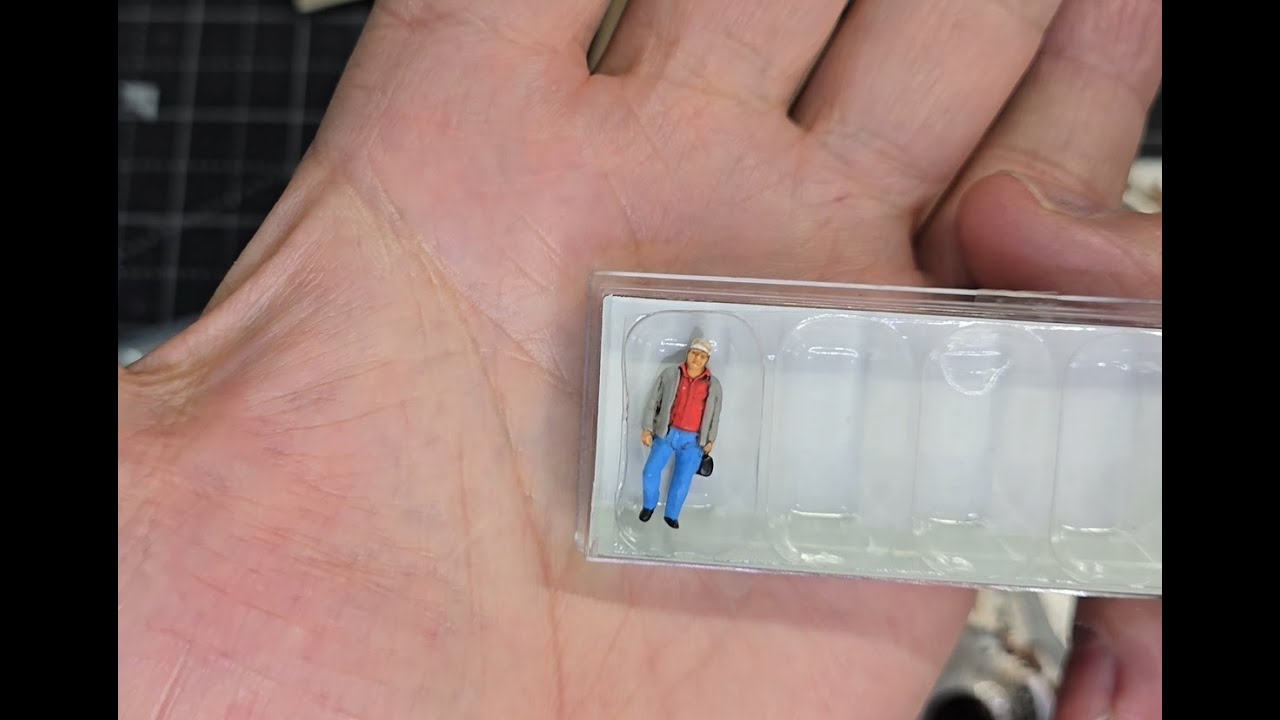 Detailing HO Scale Figures using washes.