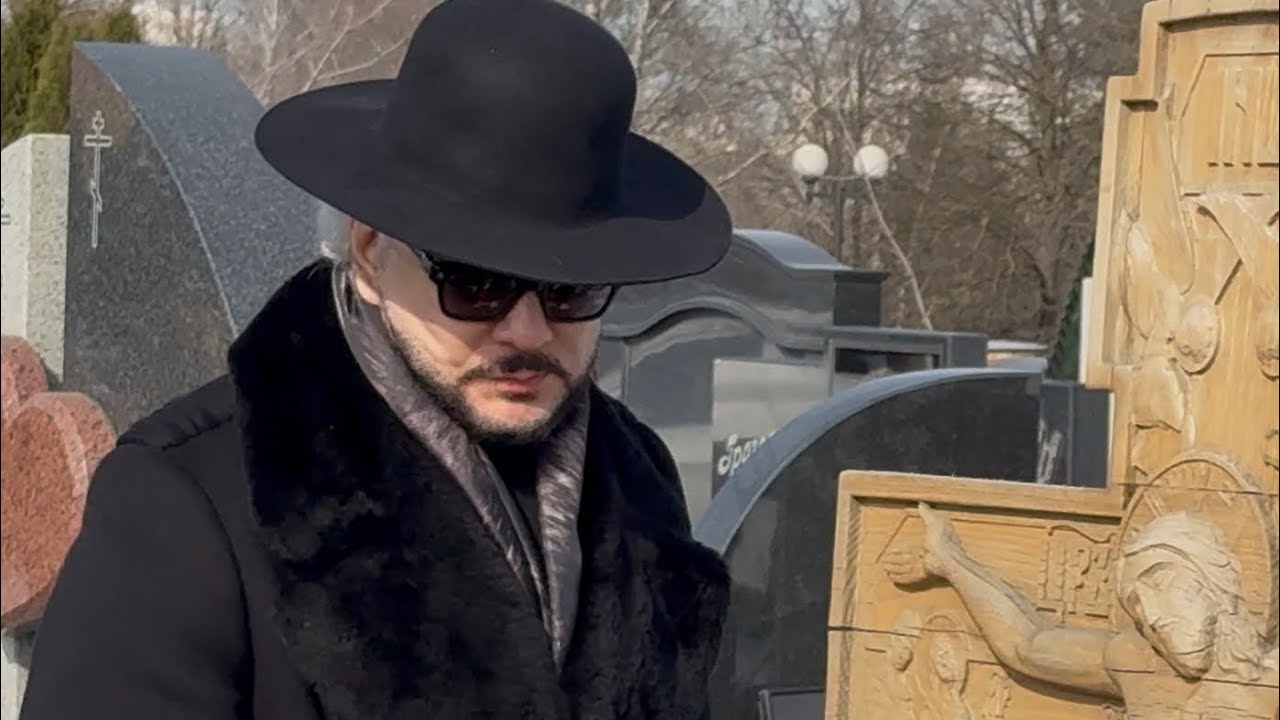 Я ОЧЕНЬ СКУЧАЮ ПО РОДИТЕЛЯМ ... ФИЛИПП КИРКОРОВ НА МОГИЛЕ ОТЦА В ДЕНЬ ПАМЯТИ | ТРОЕКУРОВСКОЕ 