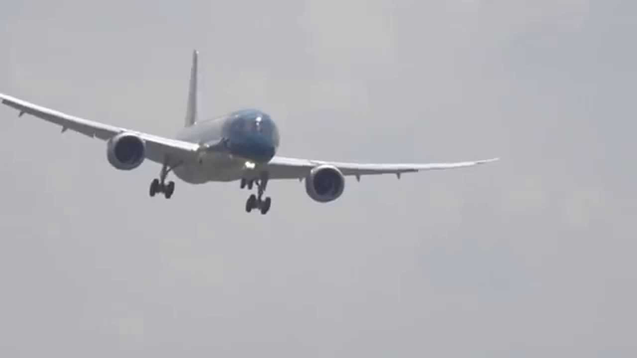 Máy bay B787-9 Dreamliner bay trình diễn thành công tại Paris Air Show