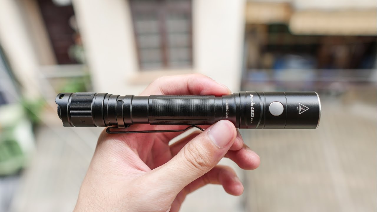 Review đèn pin Fenix LD22 V2.0: lý tưởng để mang đi du lịch