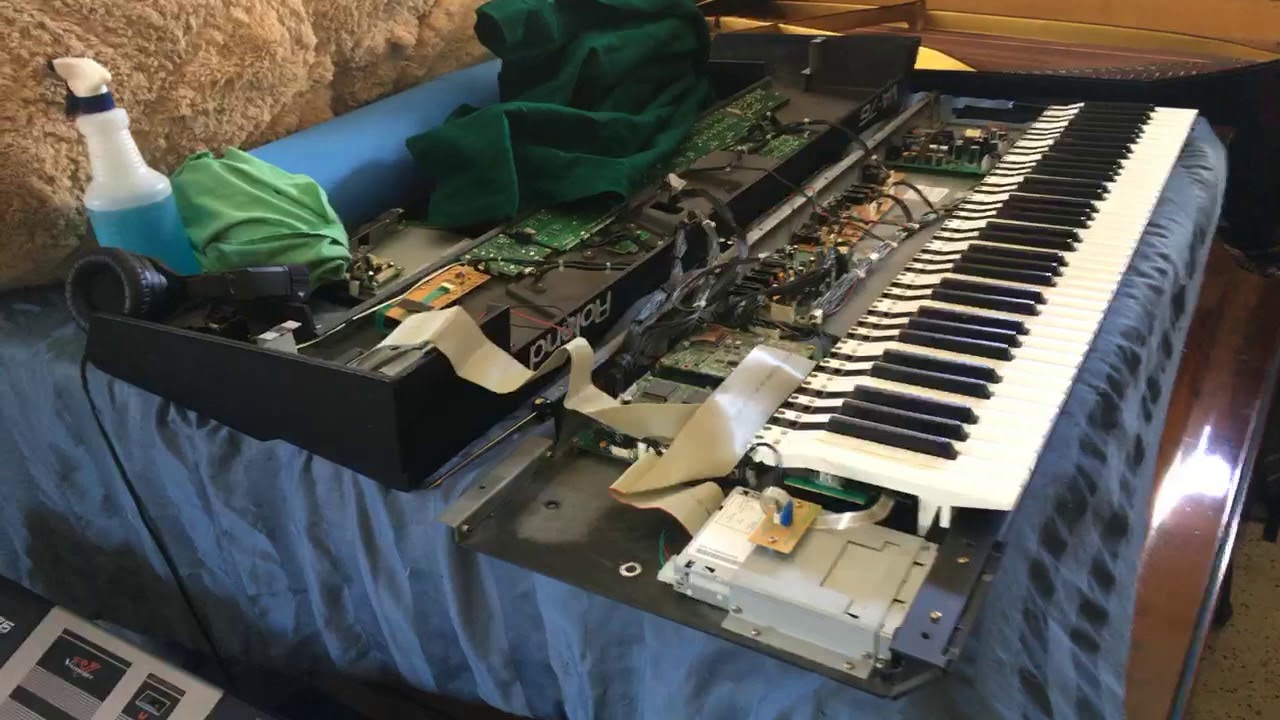 Kris Nicholson and the Roland VA-76 Twins video 3