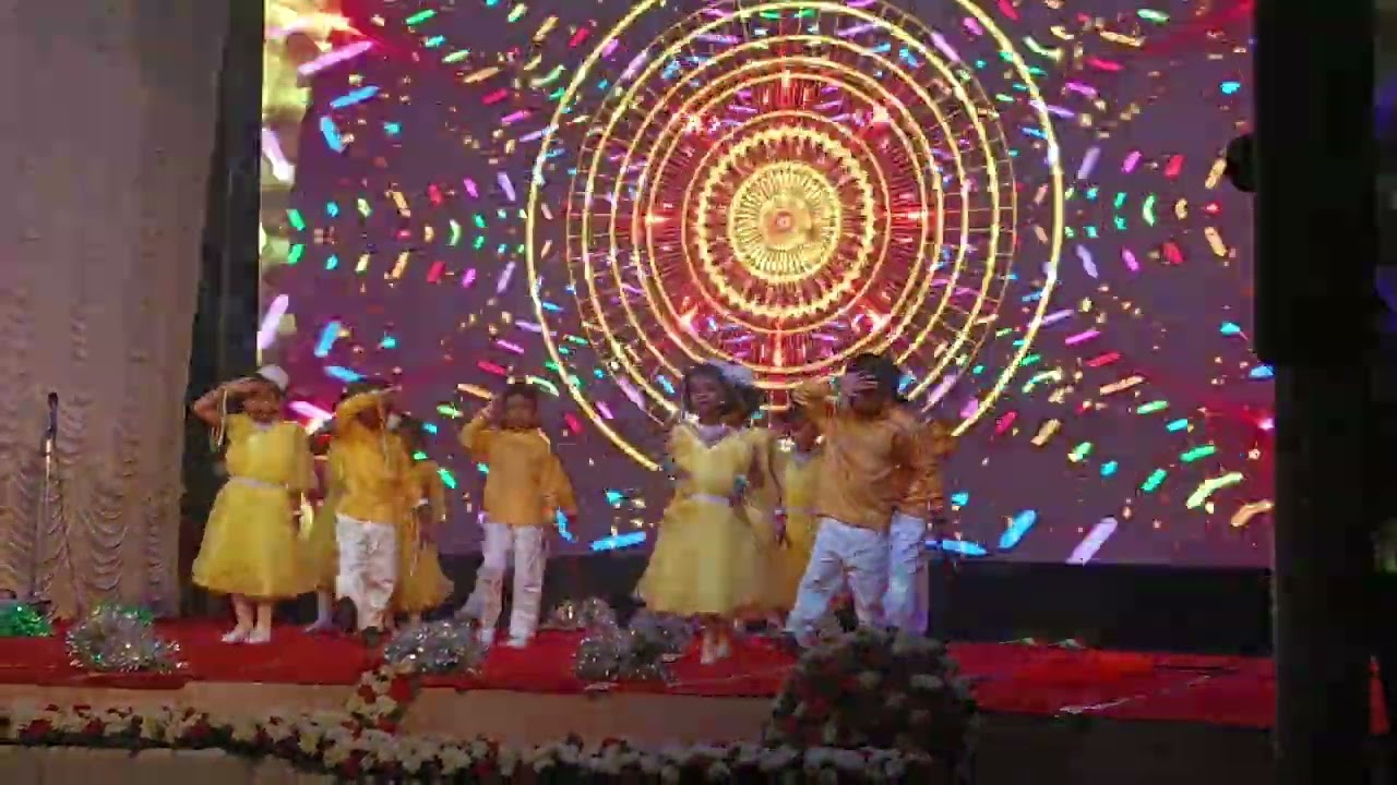 Made in india  dance 💃💃🕺🕺 minnu & friends on stage 🎉🎉