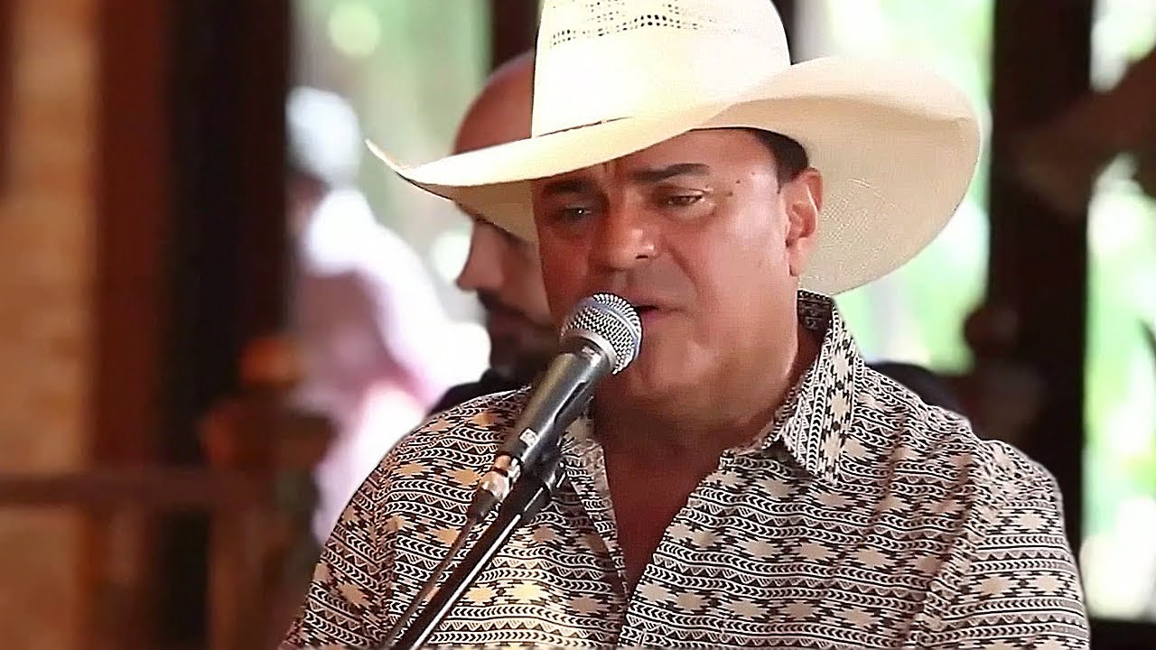 Felipe e Falcão - Deixa Eu Te Amar Por Favor [HD]