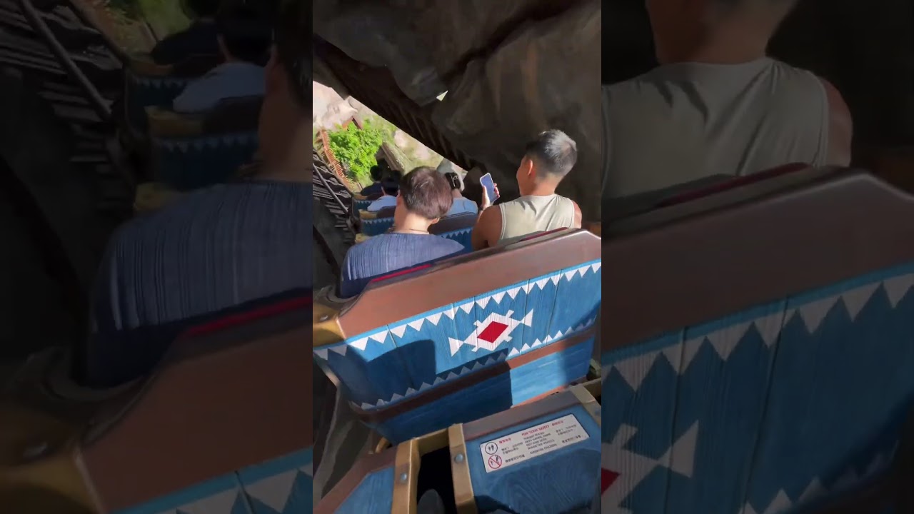 Wandering Oaken's Sliding Sleighs in Hong Kong Disneyland