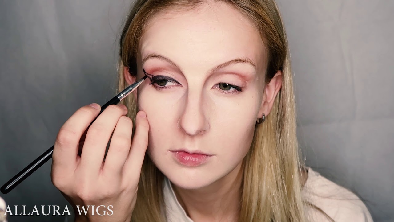 Amy Winehouse Costume Wig & Makeup Tutorial