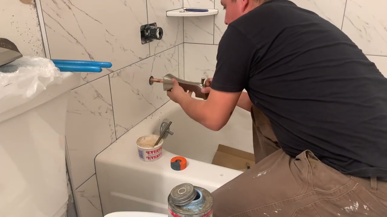 COMO INSTALAR SPOUT O GRIFO DE TINA #plomero #plumber