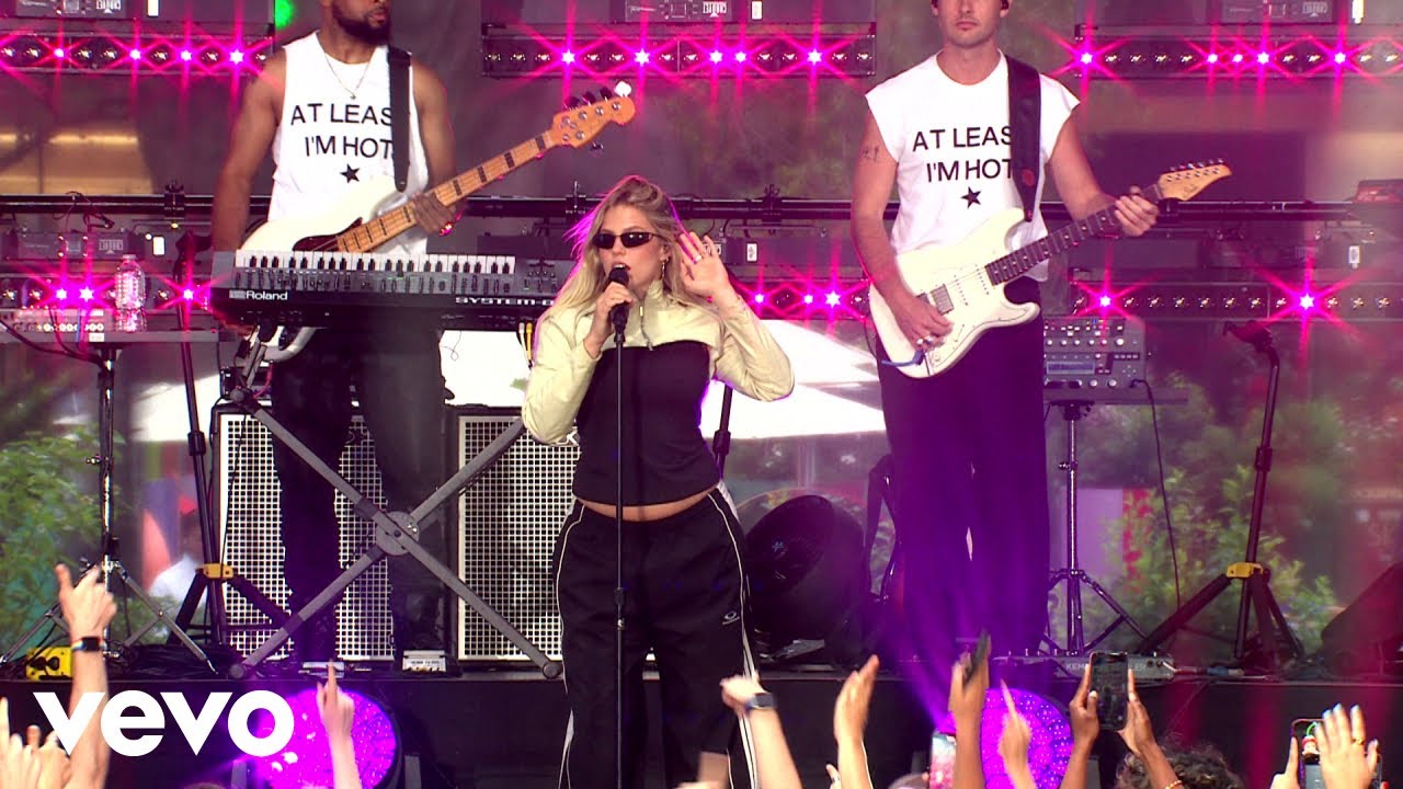 Reneé Rapp - Leave Me Alone (Live From The Today Show/2025)